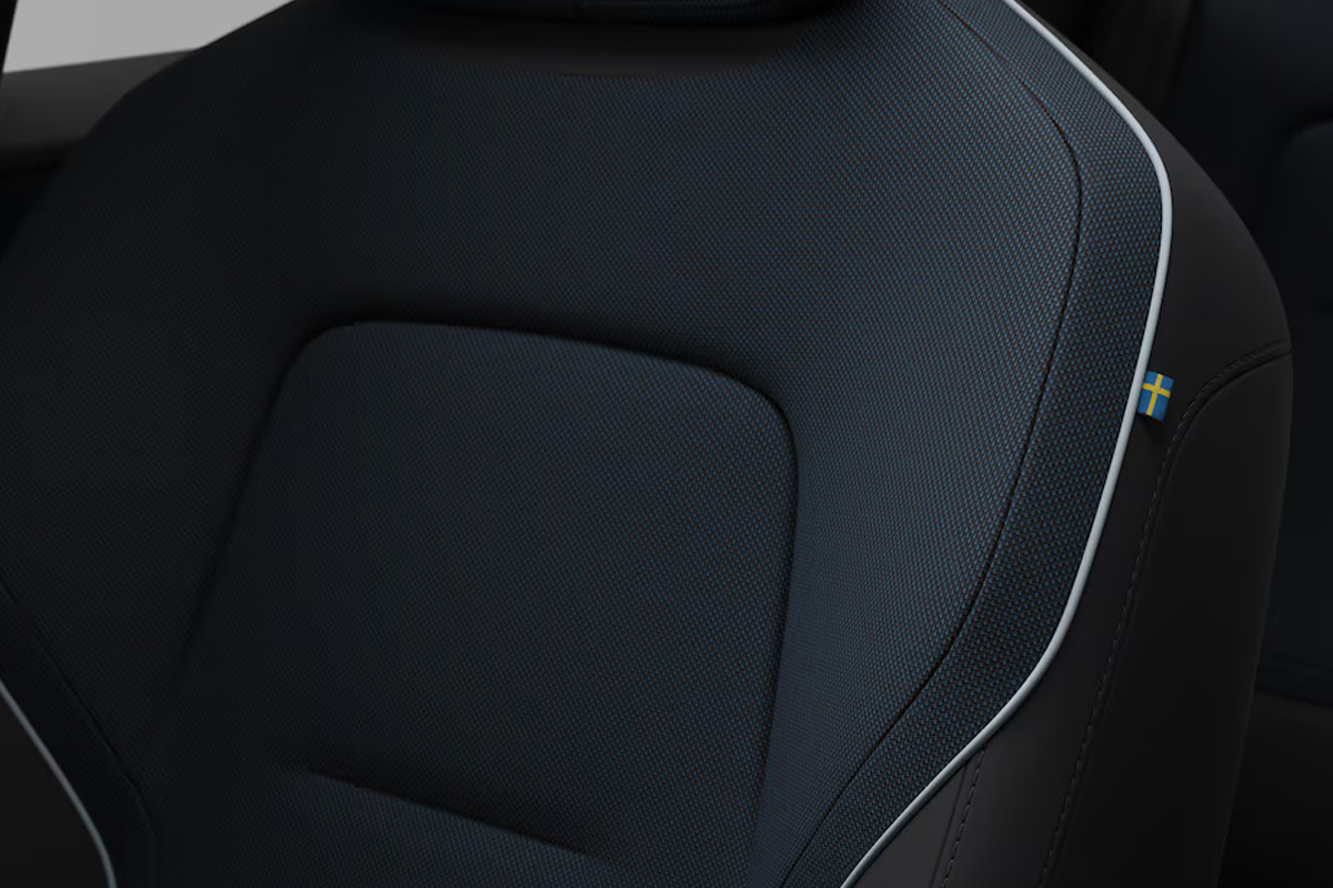 Sitze vom Volvo EX30 mit Fähnchen 