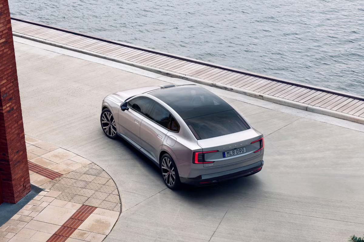 Bild zeigt den Volvo ES90 von Hinten, Oben