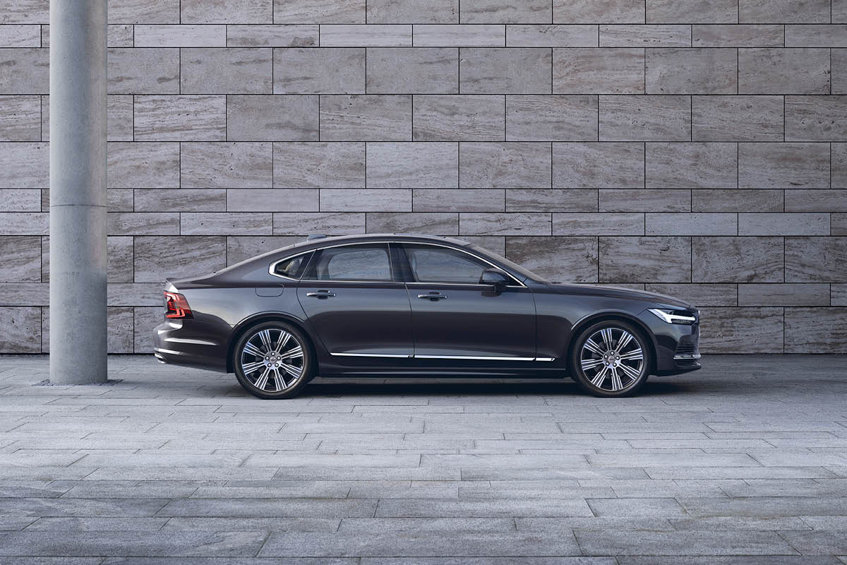 Volvo S90, Seitlich