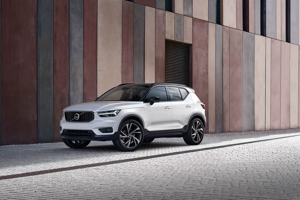 Volvo XC40 mild-hybrid auf der Straße