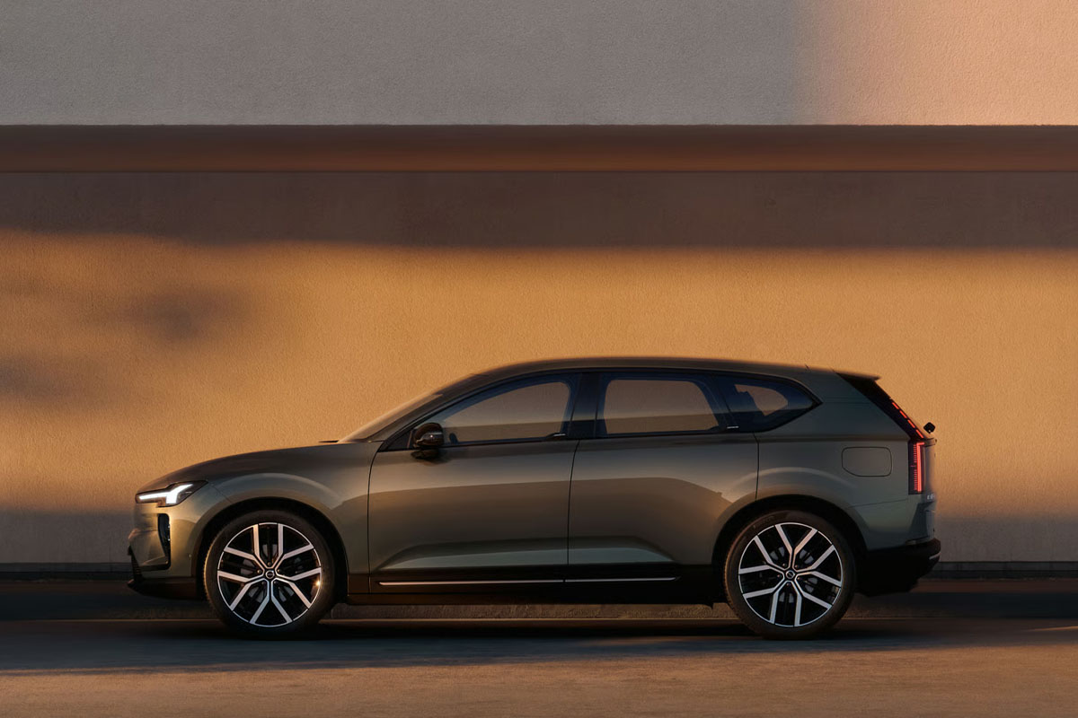 Volvo EX60 von der Seite