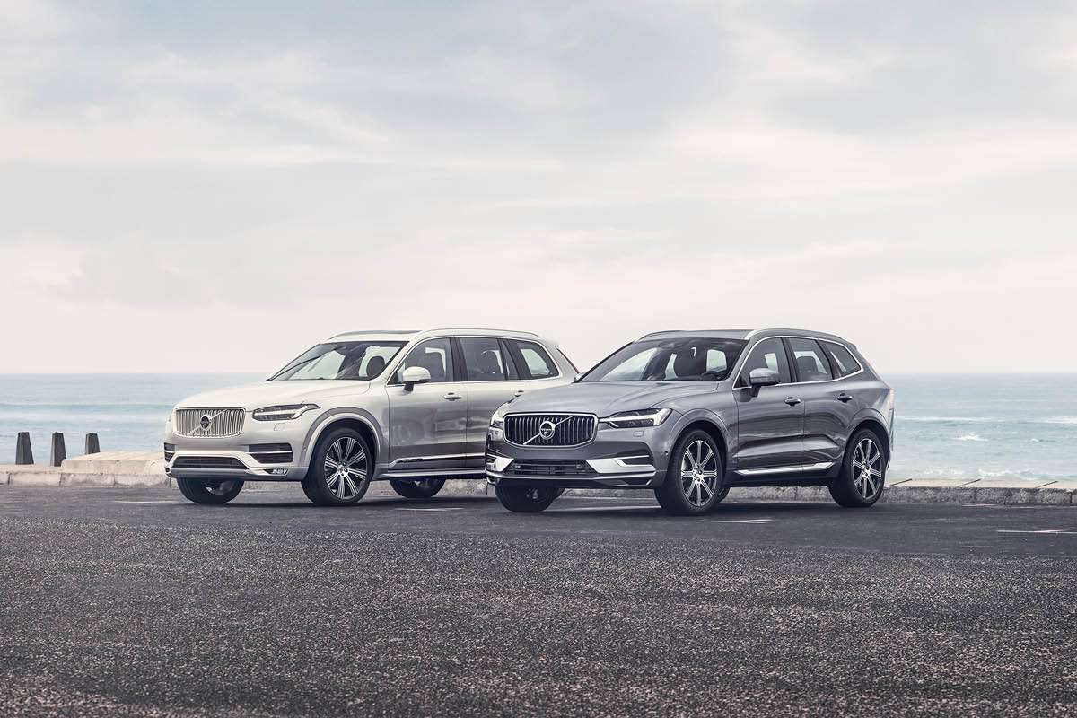 Volvo XC60 frontal, weiße und graue Modell