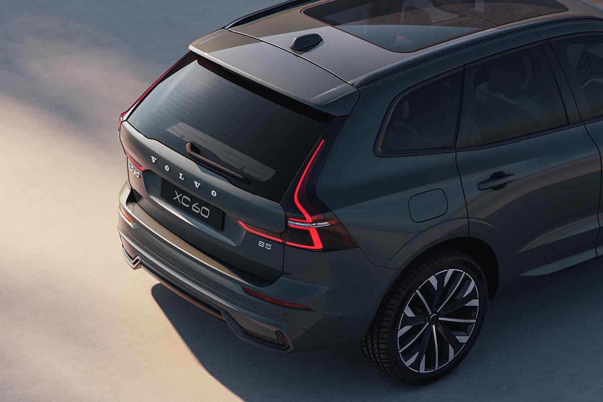Bild zeigt das Facelift Modell des Volvo XC60 von hinten