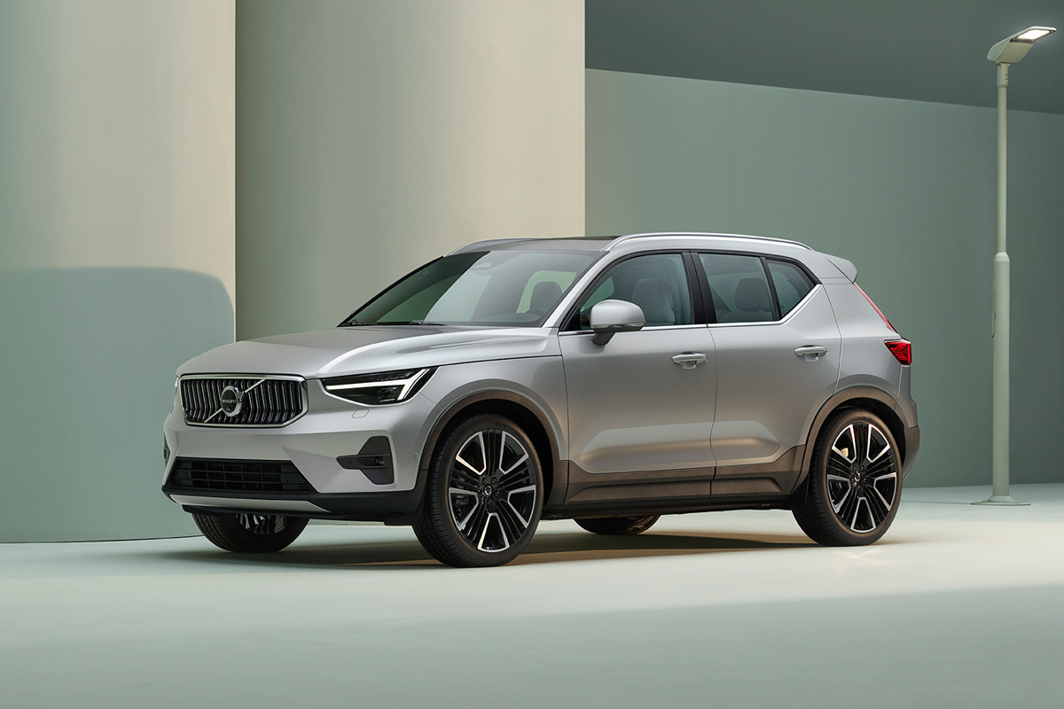 Volvo hybrid xc40 hotsell